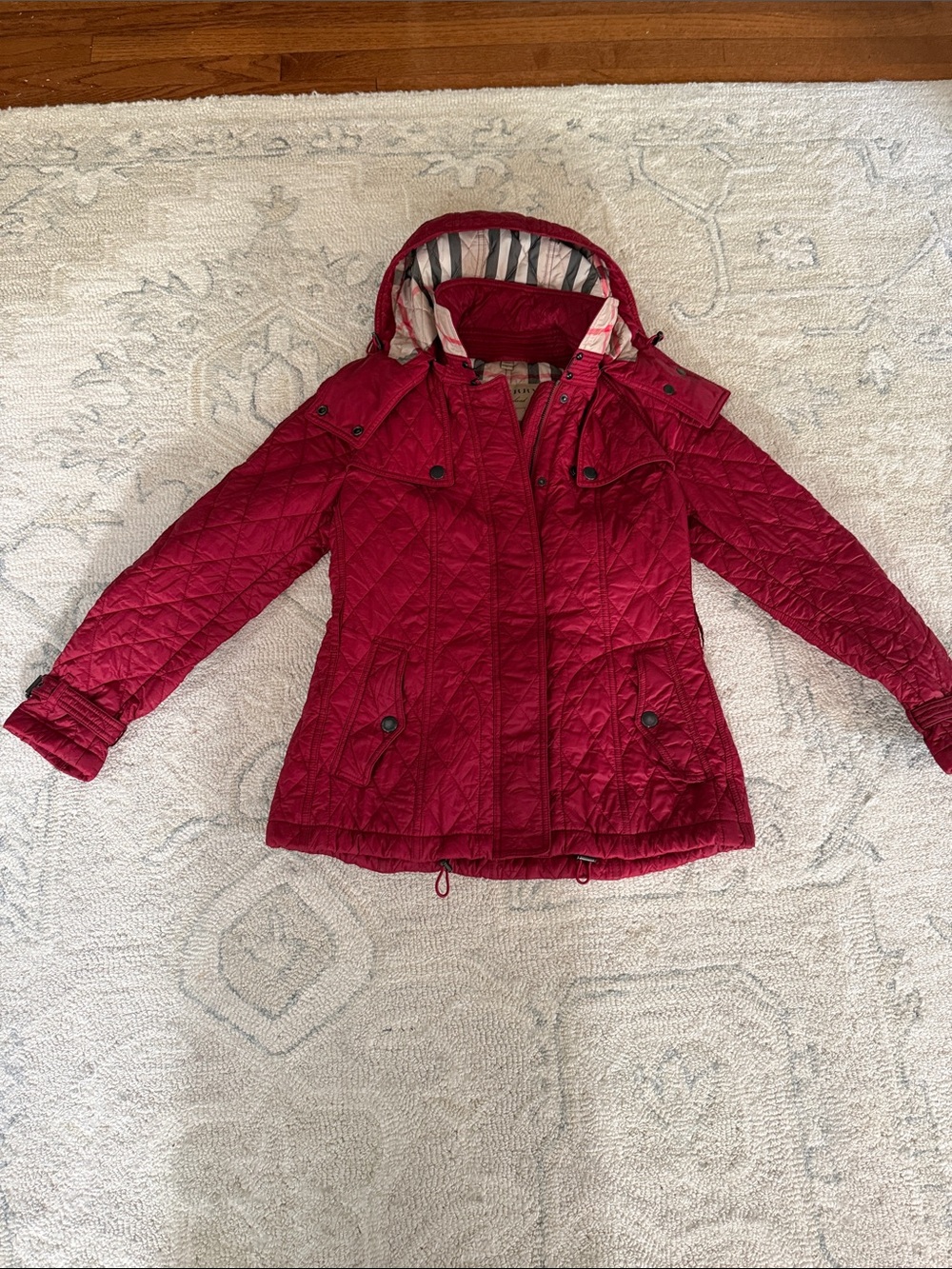 Burberry Red Quilted Hooded Puffer Jacket in EC , the belt is missing - Picture 5 of 11